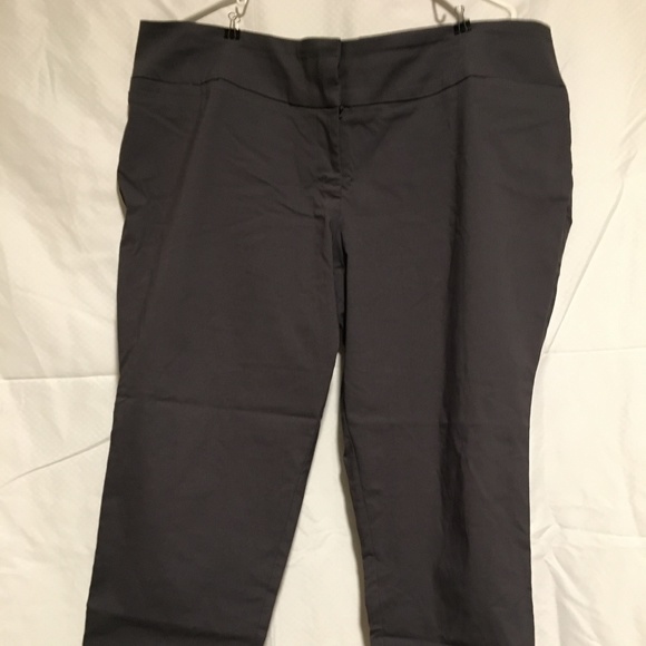 Torrid Pants - Torrid crop pants